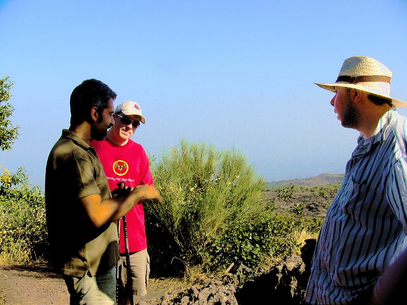 IMG_0735.jpg - TALKING WITH OUR VOLCANOLOGIST GUIDE